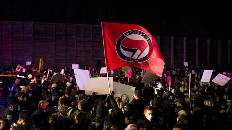 "¡No es mi presidente!": otra noche de protesta contra Trump