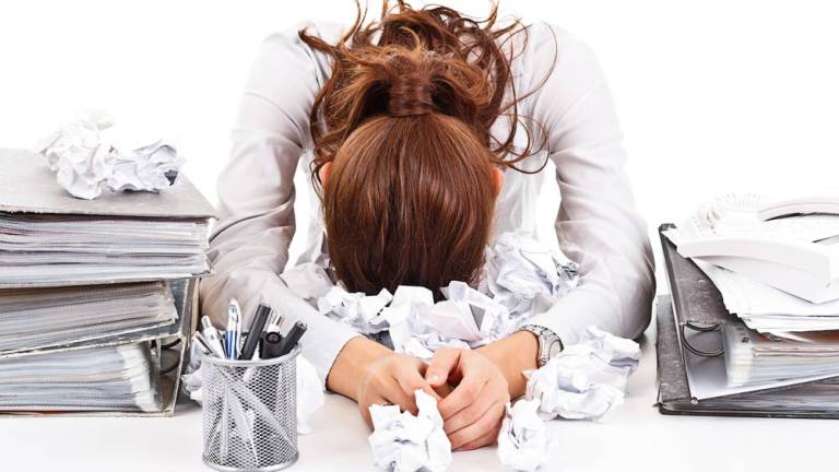 Japón refuerza medidas para prevenir muertes por exceso de trabajo