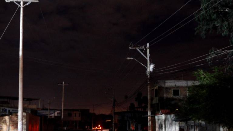 Microvistazo | Ecuador sufre primeros apagones que racionan electricidad por histórica sequía en Amazonía