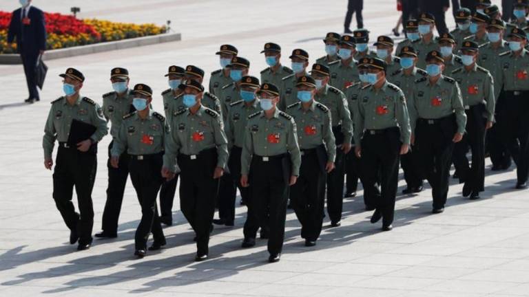 China saltó la Fase 3 y aprueba el uso de una vacuna experimental contra el coronavirus en su Ejército