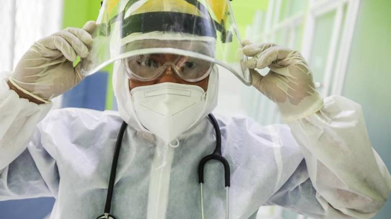 China revela nueva versión sobre el origen del coronavirus y entre los acusados está Ecuador