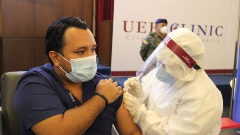 Continúa el plan piloto de vacunación contra la COVID-19 en Ecuador