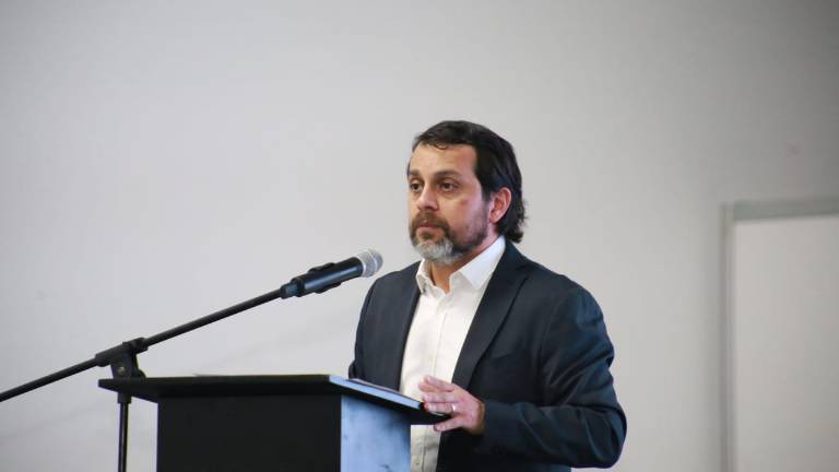 Federación de Cámaras de Comercio pide la renuncia de Paúl Granda, presidente del directorio del IESS