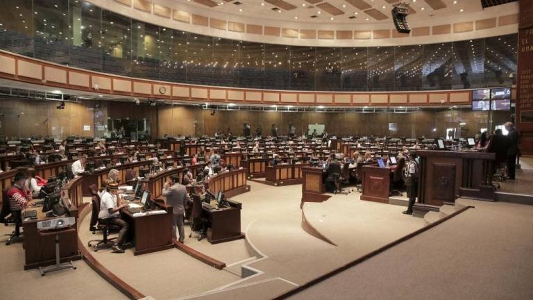 Asamblea aprueba ley de extinción de 13 universidades