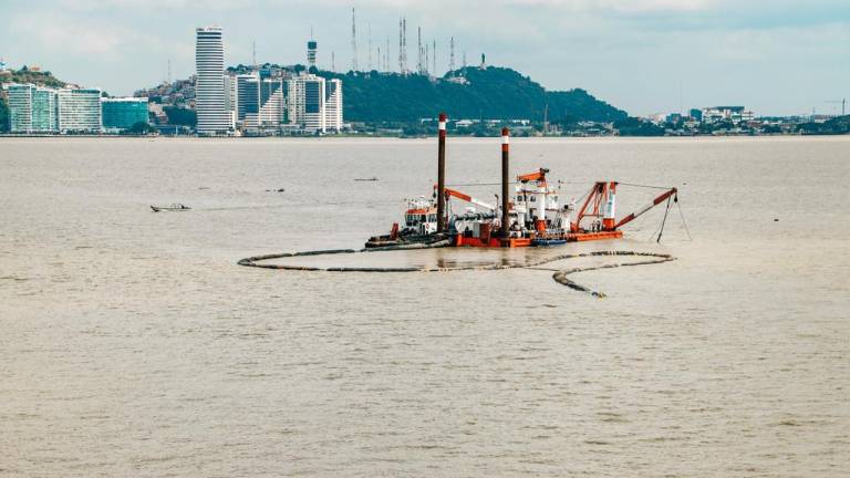 Dragado del río Guayas comenzó este sábado en alrededores de islote El Palmar, informó Prefectura