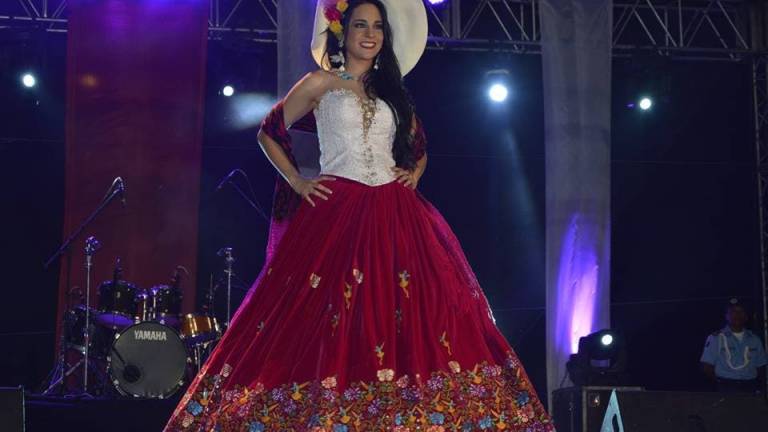 El vestido de chola cuencana es el mejor traje típico del Miss Ecuador