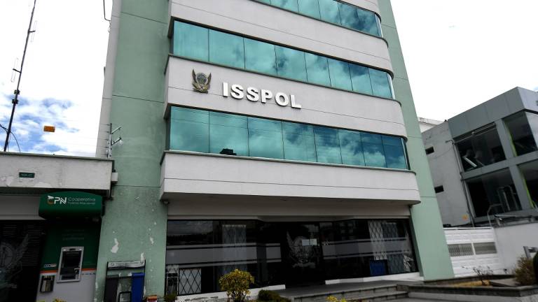 Caso ISSPOL: dictan prisión preventiva a tres exfuncionarios y arresto domiciliario para un cuarto, por presunto peculado