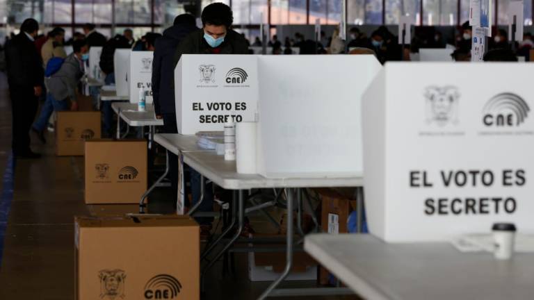 Miles de ecuatorianos votan en España entre medidas de bioseguridad