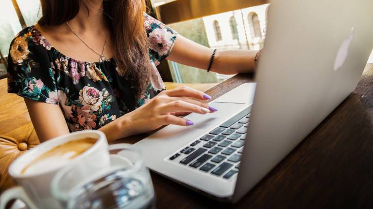 Las mujeres ocupan muchos menos puestos estratégicos que los hombres en empresas a nivel nacional, según análisis