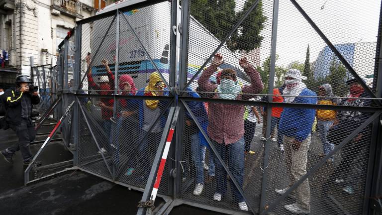 Maestros mexicanos continuarán paro indefinido
