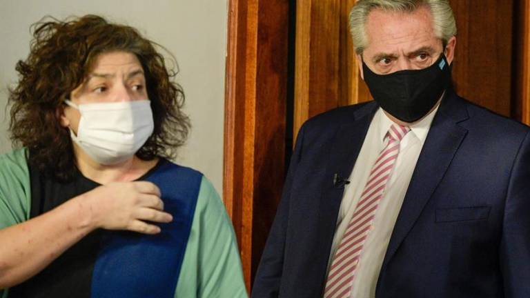 Escándalo en Argentina por vacunación de personas cercanas al poder