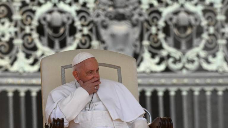 El papa está rezando ahora por Ecuador, afirma el Arzobispo de Quito