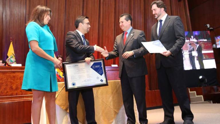 OEA entrega certificado en especificación técnica al CNE