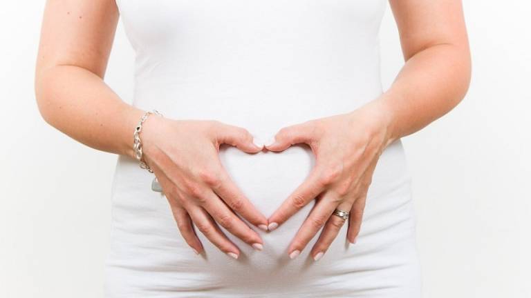 Logran que mujeres con menopausia precoz queden embarazadas
