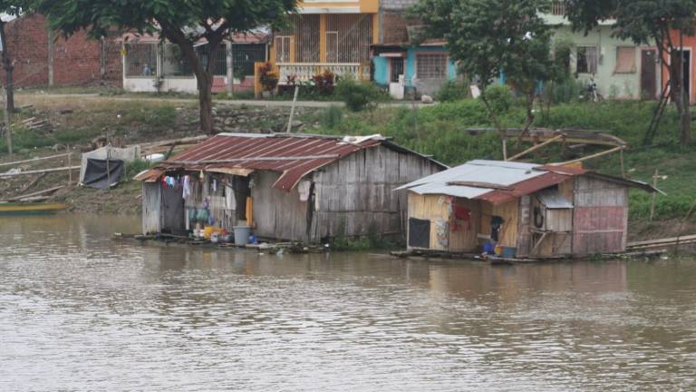 Las casas flotantes de Babahoyo, un patrimonio que se resiste a morir