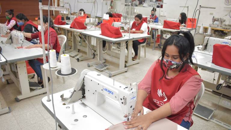 Programa Mujeres Confeccionistas Emprendedoras arranca séptima edición