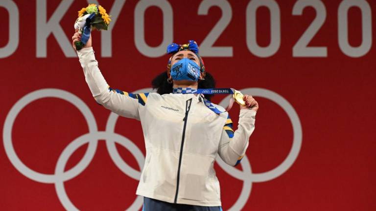 Neisi Dajomes logró medalla de oro en levantamiento de pesas, deporte que consiguió los mejores resultados en Tokio para Ecuador.