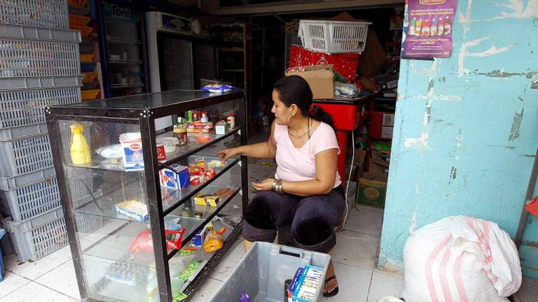 Comerciantes que perdieron tiendas vuelven a levantarse