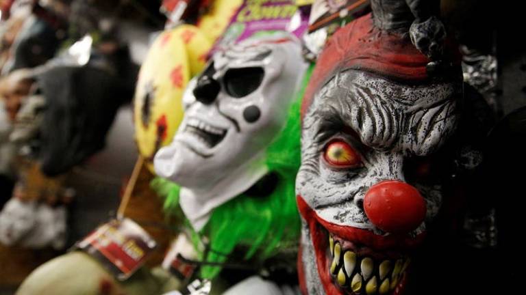 Joven acuchilla en Berlín a un payaso diabólico que trató de asustarlo