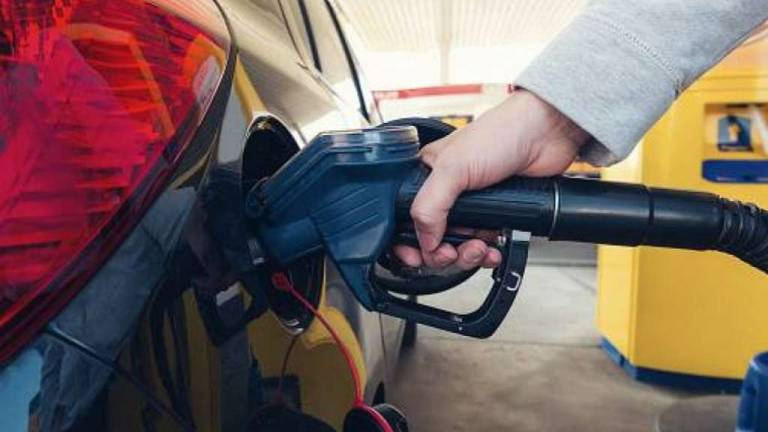 Gobierno elimina subsidios a combustibles con un sistema de bandas de precio: ¿Cómo funciona?