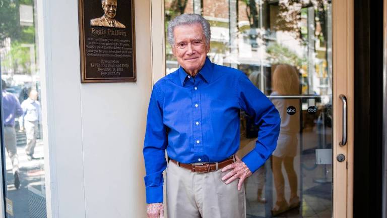 Regis Philbin, estrella de televisión de Estados Unidos, muere a los 88 años