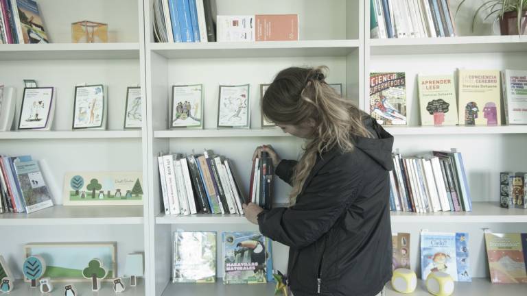 La biblioteca argentina que reparte libros puerta a puerta por el coronavirus