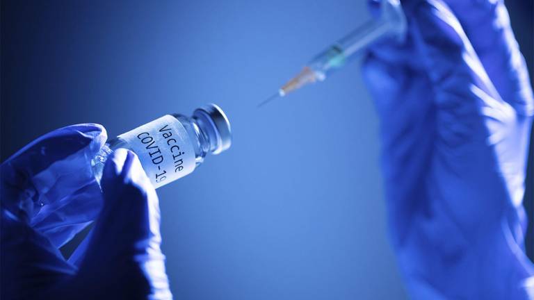 Ecuador promueve acciones para una fábrica de vacunas en territorio nacional