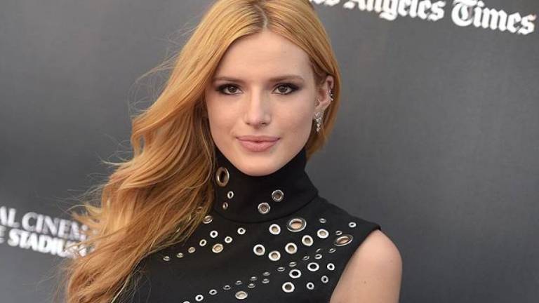 Exestrella de Disney recibe premio por dirigir película para adultos