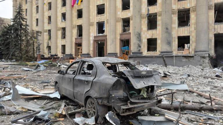 Al menos 10 muertos en el bombardeo ruso contra ciudad ucraniana de Járkov
