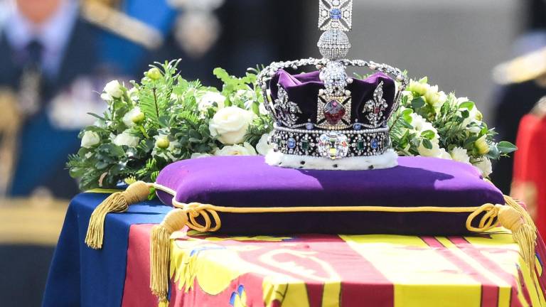 10 curiosidades de la corona imperial, un símbolo del poder real británico