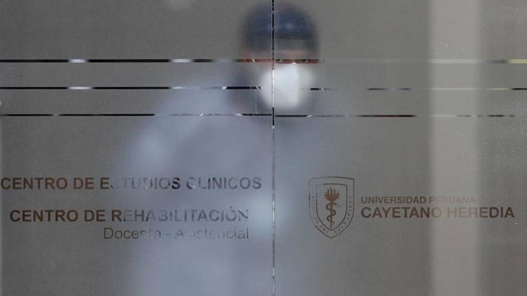 Escándalo en Perú por irregular aplicación de vacunas a altos funcionarios