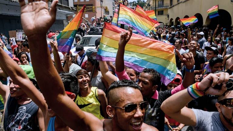 Desfile del orgullo gay pide matrimonio homosexual en Venezuela