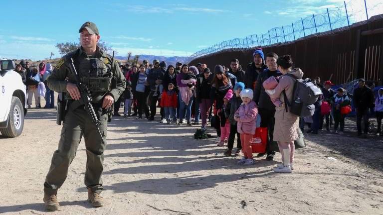 Ecuador pide aplicar Estatus de Protección Temporal para migrantes en EE.UU.