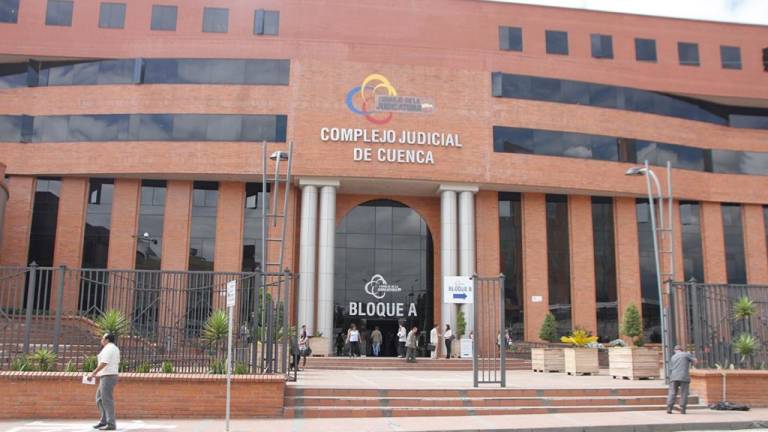 Fiscalía formula cargos en femicidio en Cuenca