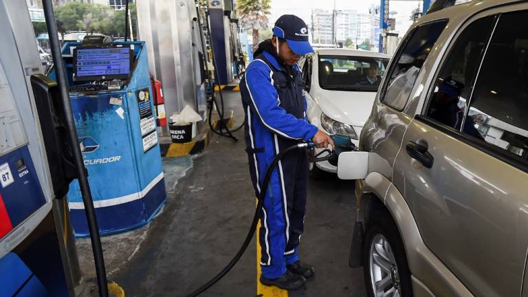 Ecuador aplicará en julio nuevo sistema para fijar precios de las gasolinas