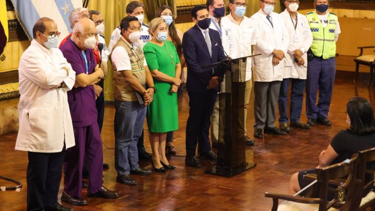 Pfizer-Ecuador alega que no produce vacunas ante demanda de Guayaquil