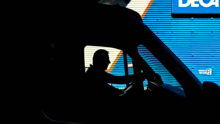 Detienen en Tulcán a hombre de 65 años que conducía un furgón con casi una tonelada de marihuana