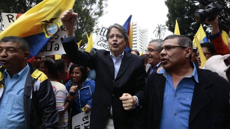 Comisión de enmiendas impide ingreso de Lasso a sesión