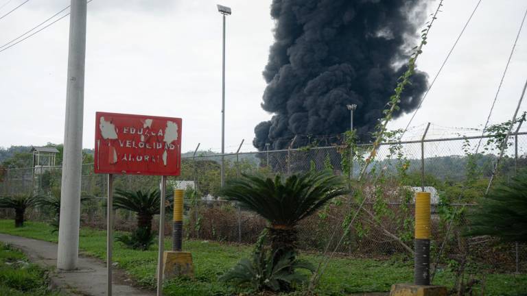 Reportan incendio en la refinería de Esmeraldas: Petroecuador afirma que el incidente está controlado