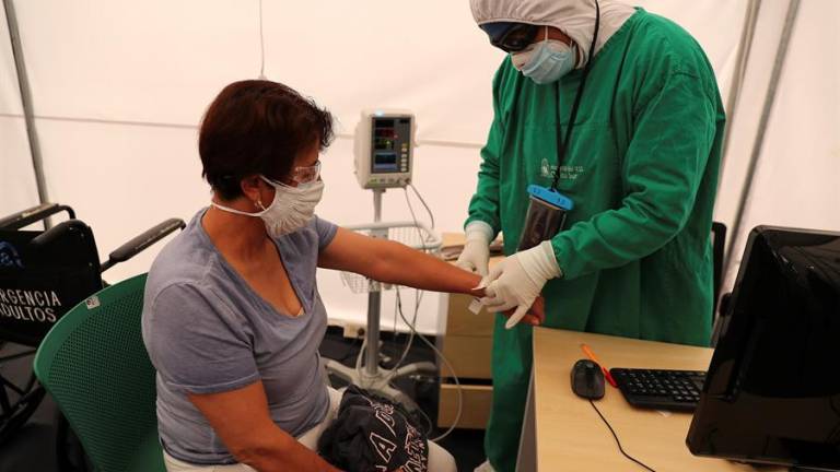 Ecuador suma 1.216 nuevos contagios por covid-19 y 65 fallecimientos