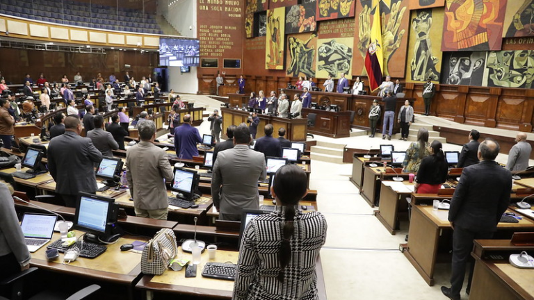 Fotografía del pleno de la Asamblea tomada este jueves 22 de febrero, día en el que se aprobó la Ley para erradicar la violencia y el acoso en los espacios laborales.