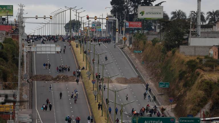 Vicepresidenta María José Pinto pide levantar bloqueos de vías para transportar oxígeno a un hospital en Otavalo