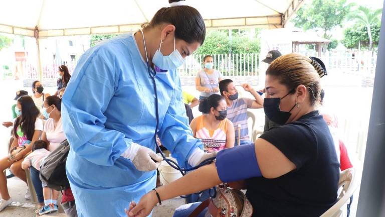Estudiantes de la carrera Técnico en Enfermería, del Instituto Tecnológico Universitario Argos, ejecutan proyecto de vinculación en diversos cantones del Ecuador.