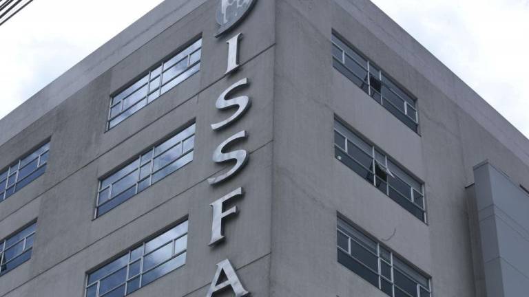 Militares retirados se oponen a nueva directora del Issfa