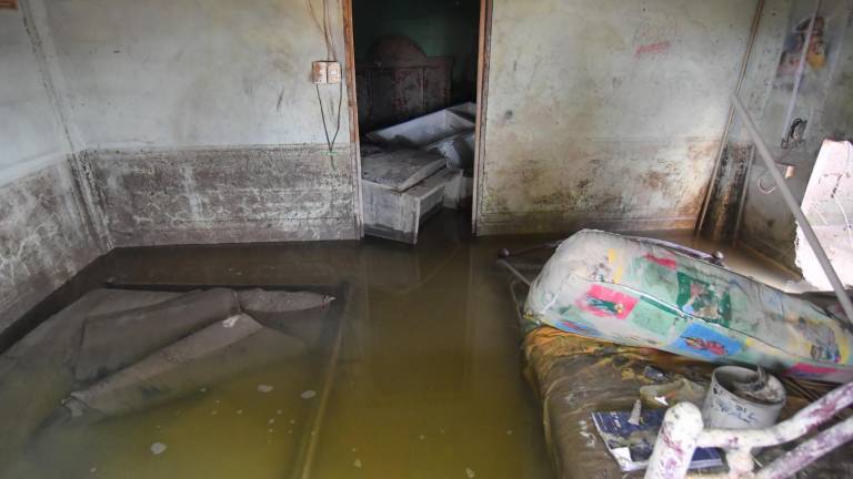 En el sector Las Cañitas de la parroquia Charapotó, en Sucre, Manabí, el crecimiento de una quebrada derivó en un aluvión el pasado 18 de marzo, dejando varias viviendas afectadas. API / ARIEL OCHOA