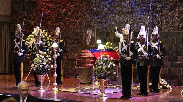 Tres días de duelo nacional por muerte de Sixto Durán Ballén