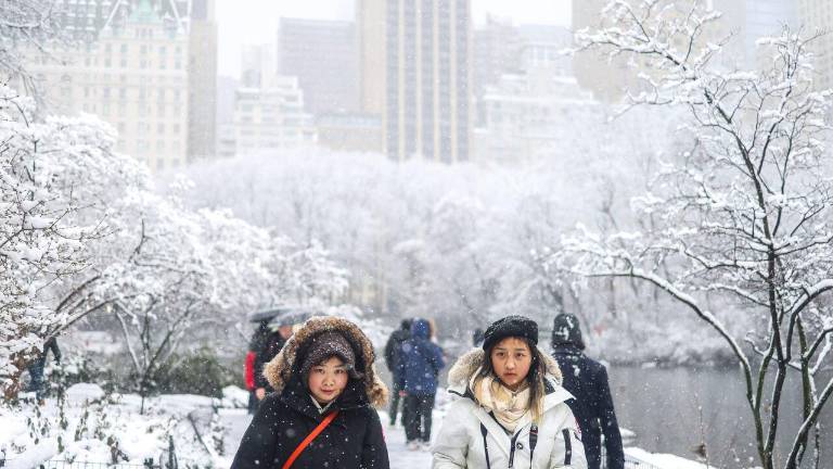 Tormenta de nieve en Nueva York provoca la cancelación de más de 1.700 vuelos