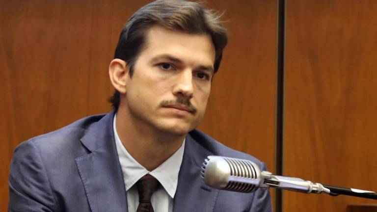 Ashton Kutcher testifica contra asesino serial que mató a una amiga suya