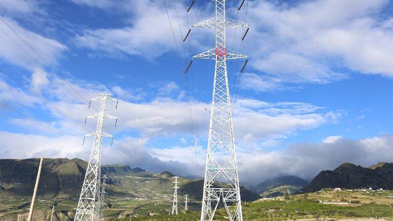 Después de siete meses, Ecuador vuelve a comprar electricidad a Colombia y el precio es mucho más asequible”