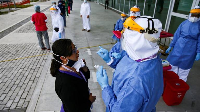 Ecuador cumple su primer año de pandemia con muchas lágrimas y expectativa por las vacunas